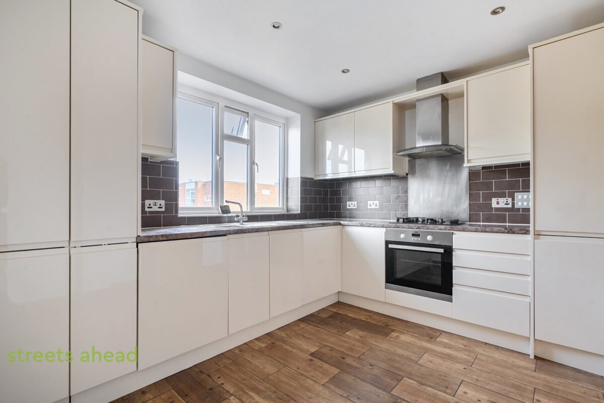 addsah_add140860_l_img_00-v2.jpg Addiscombe Road, Croydon, CR0, photo 1