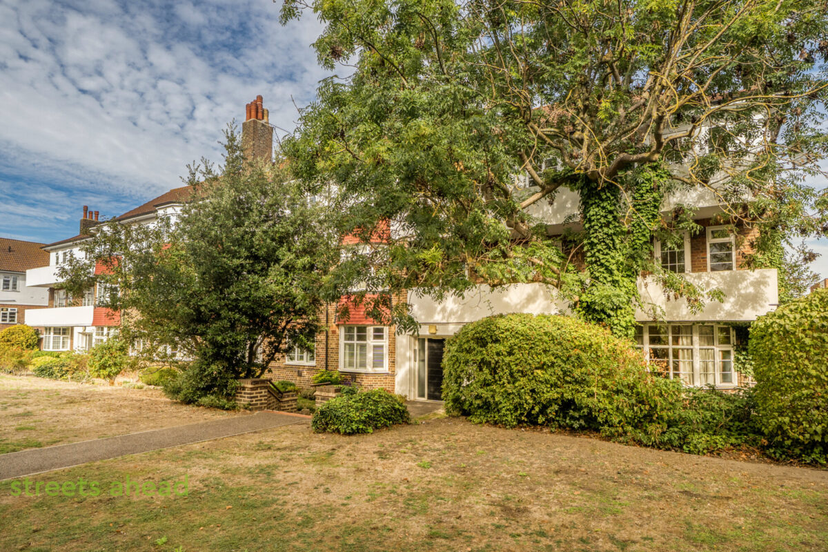 addsah_add140860_l_img_01-v2.jpg Addiscombe Road, Croydon, CR0, photo 2