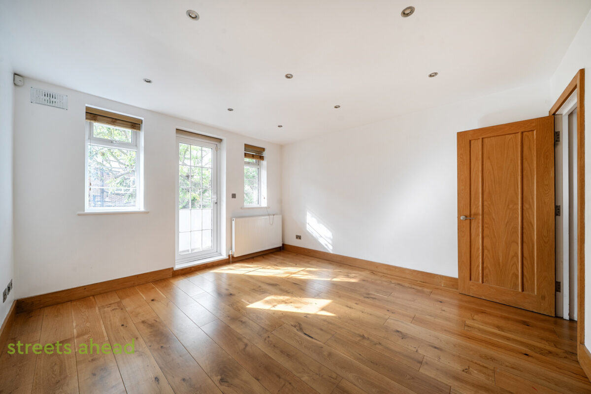 addsah_add140860_l_img_03-v2.jpg Addiscombe Road, Croydon, CR0, photo 4