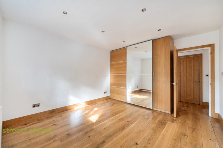 addsah_add140860_l_img_04-v2.jpg Addiscombe Road, Croydon, CR0, photo 5