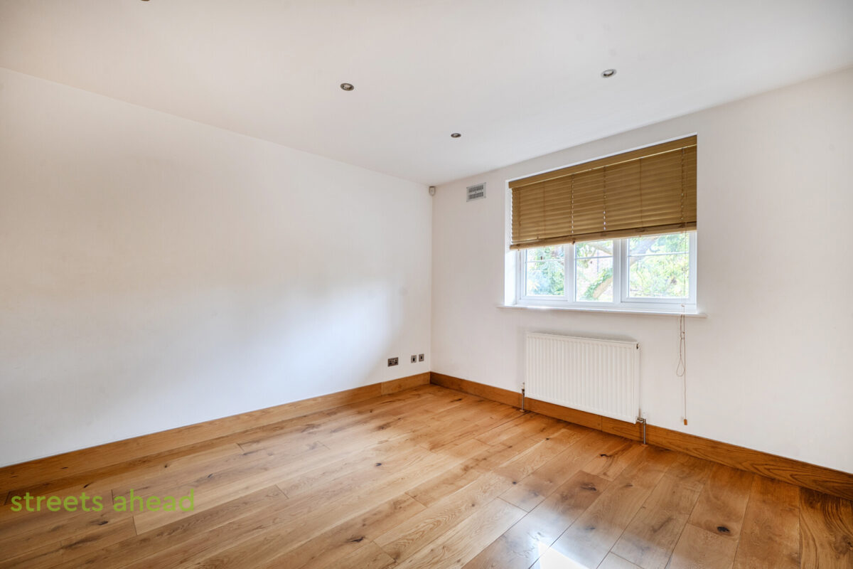 addsah_add140860_l_img_05-v2.jpg Addiscombe Road, Croydon, CR0, photo 6