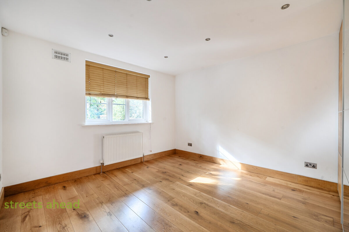addsah_add140860_l_img_06-v2.jpg Addiscombe Road, Croydon, CR0, photo 7