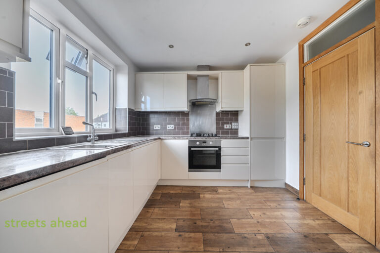 addsah_add140860_l_img_10.jpg Addiscombe Road, Croydon, CR0, photo 11