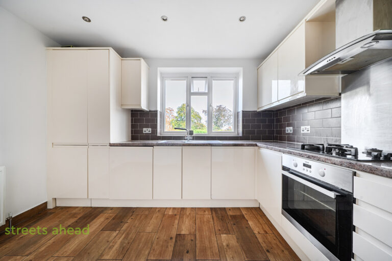 addsah_add140860_l_img_11.jpg Addiscombe Road, Croydon, CR0, photo 12