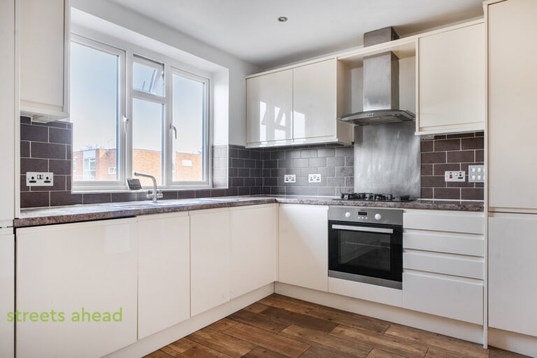 addsah_add140860_l_img_12.jpg Addiscombe Road, Croydon, CR0, photo 13