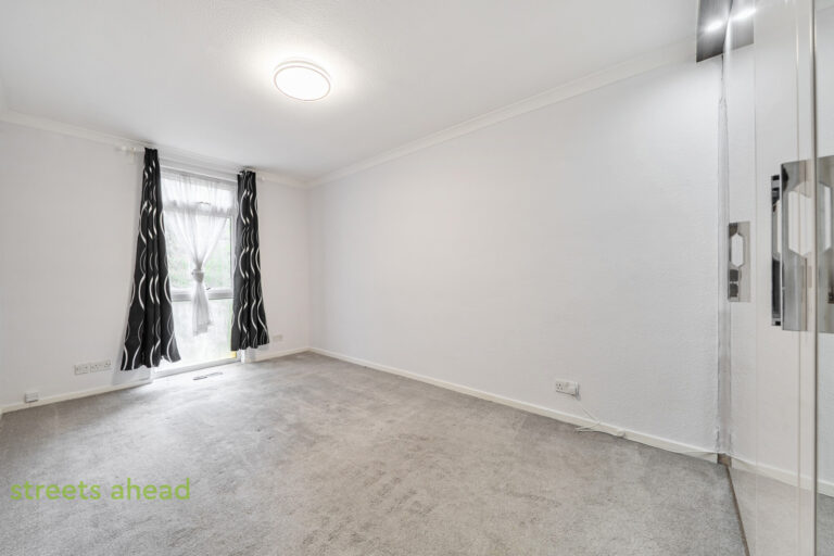 Tipton Drive, Croydon, CR0, photo 13