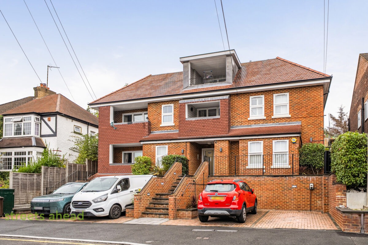 South Drive, Coulsdon, CR5, photo 1