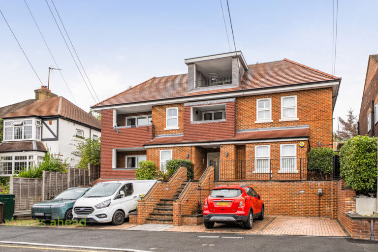 cousah_cou260064_img_00.jpg South Drive, Coulsdon, photo 1