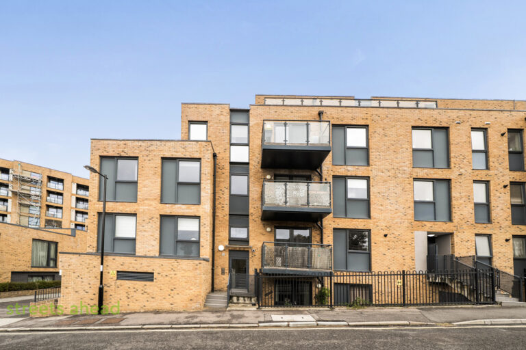 Station Approach Road, Coulsdon, photo 1