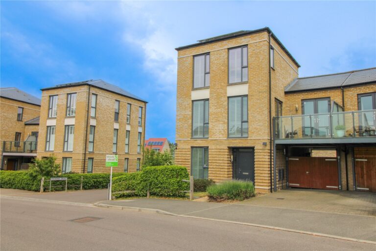 cousah_scd250018_img_00.jpg Crawford Crescent, Coulsdon, photo 1