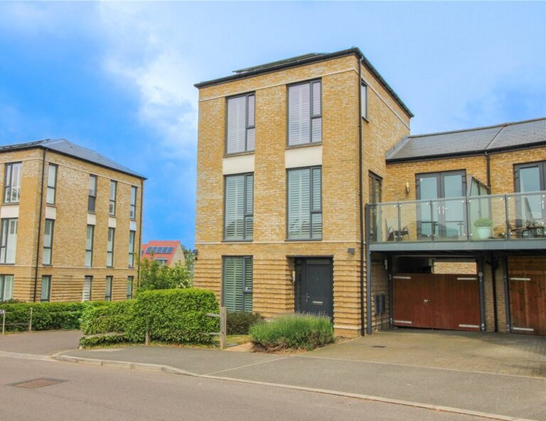 cousah_scd250018_img_00-v2.jpg Crawford Crescent, Coulsdon, CR5, photo 1