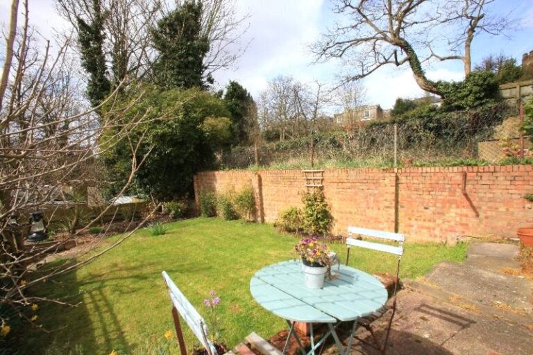 crpsah_crp130849_l_img_01.jpg Belvedere Road, London, SE19, photo 2