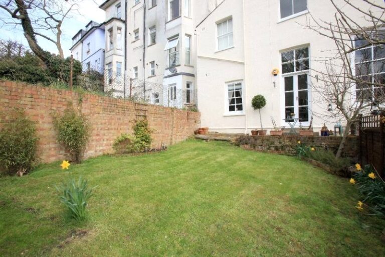 crpsah_crp130849_l_img_07.jpg Belvedere Road, London, SE19, photo 8