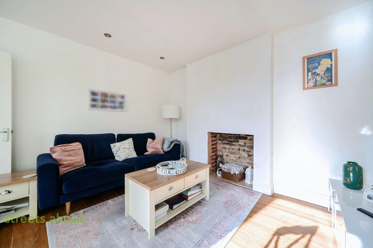 crpsah_crp170803_l_img_02-v2.jpg Belvedere Road, London, SE19, photo 3