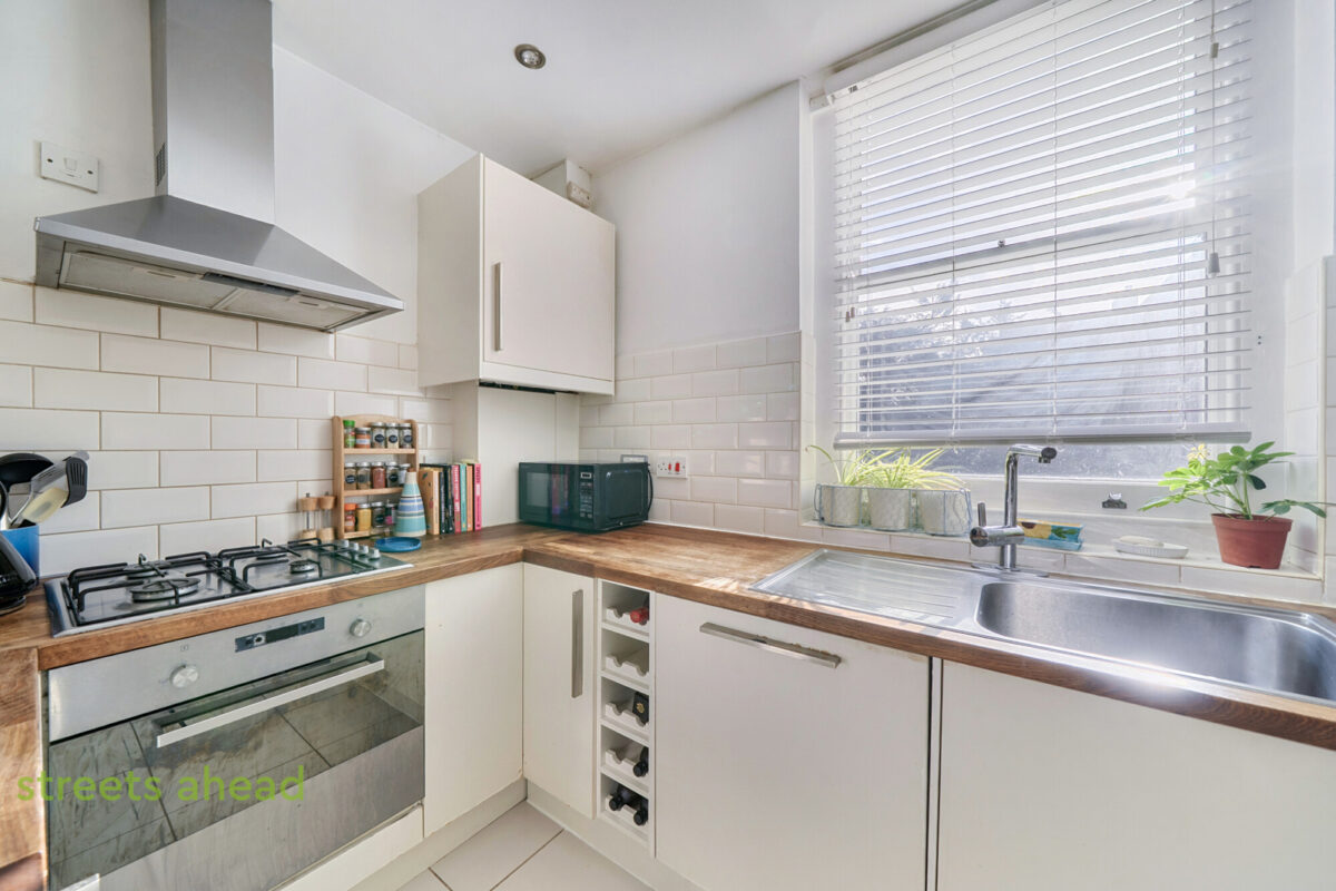 crpsah_crp170803_l_img_07-v2.jpg Belvedere Road, London, SE19, photo 8