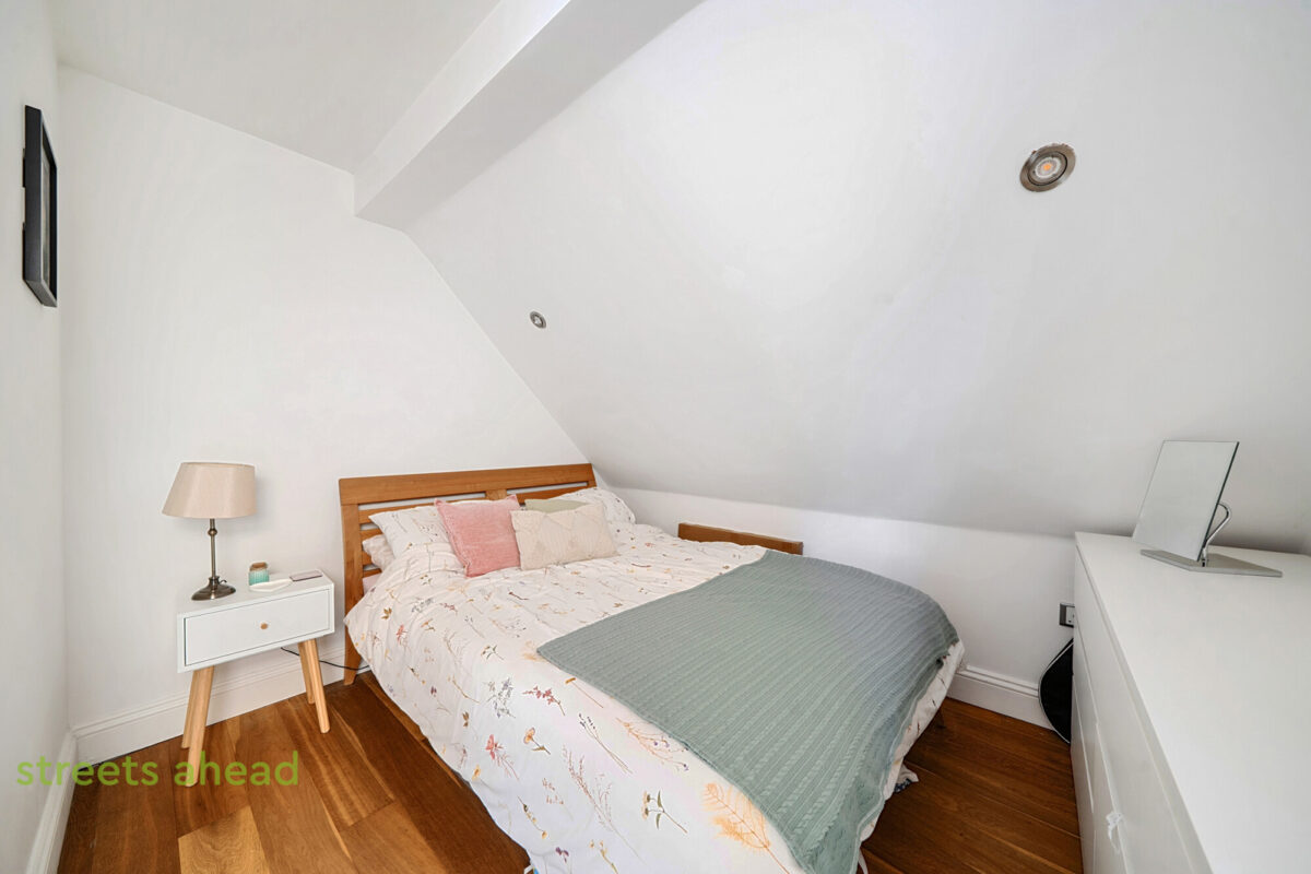 crpsah_crp170803_l_img_08-v2.jpg Belvedere Road, London, SE19, photo 9