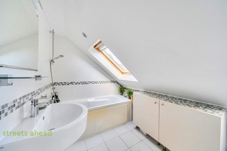 crpsah_crp170803_l_img_10-v2.jpg Belvedere Road, London, SE19, photo 11