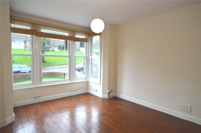 Sylvan Road, London, photo 1
