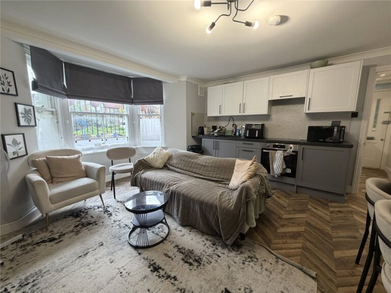 crpsah_crp260191_l_img_01.jpg Belvedere Road, London, SE19, photo 2