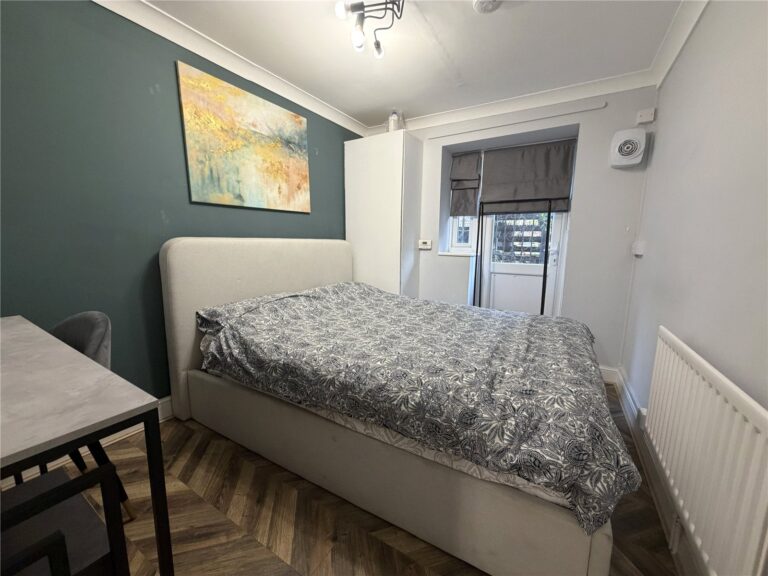 crpsah_crp260191_l_img_04.jpg Belvedere Road, London, SE19, photo 5