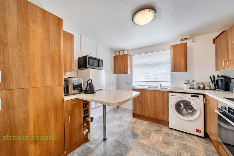crpsah_crp260387_l_img_03.jpg Kensington Avenue, Norbury, CR7, photo 4