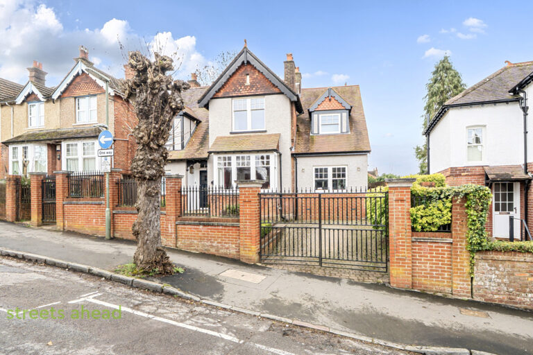 pursah_cou260049_img_01-v4.jpg Station Road, Whyteleafe, Surrey, photo 2
