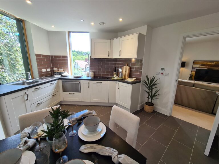 Brighton Road, Purley, photo 2