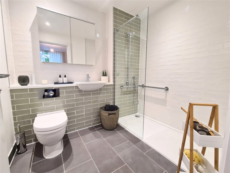 Brighton Road, Purley, CR8, photo 6