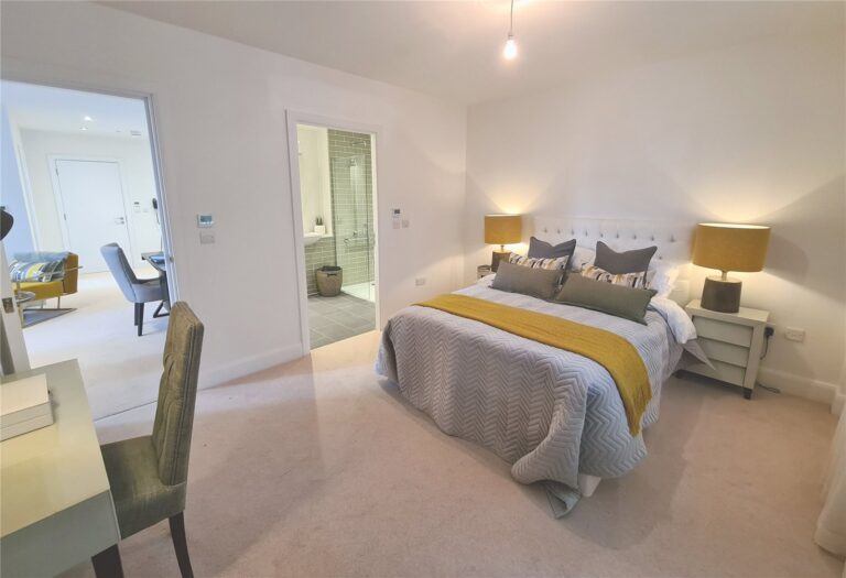 Brighton Road, Purley, CR8, photo 9