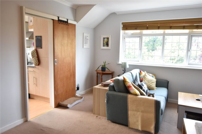 pursah_pur260184_l_img_02-v3.jpg Epsom Road, Epsom, Surrey, KT17, photo 3