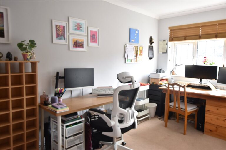 pursah_pur260184_l_img_08.jpg Epsom Road, Epsom, Surrey, KT17, photo 9
