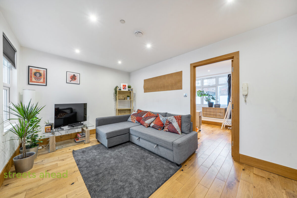scrsah_pur260174_img_07.jpg Selsdon Road, South Croydon, CR2, photo 8