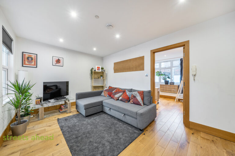 scrsah_pur260174_img_07.jpg Selsdon Road, South Croydon, CR2, photo 8