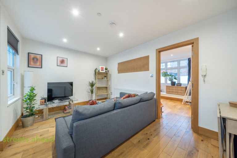 scrsah_pur260174_img_08.jpg Selsdon Road, South Croydon, CR2, photo 9
