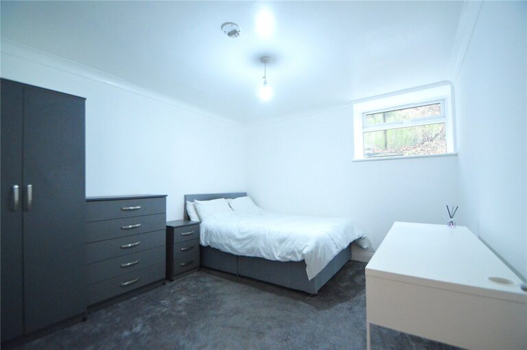 scrsah_scr240489_l_img_00.jpg Coombe Road, Croydon, photo 1