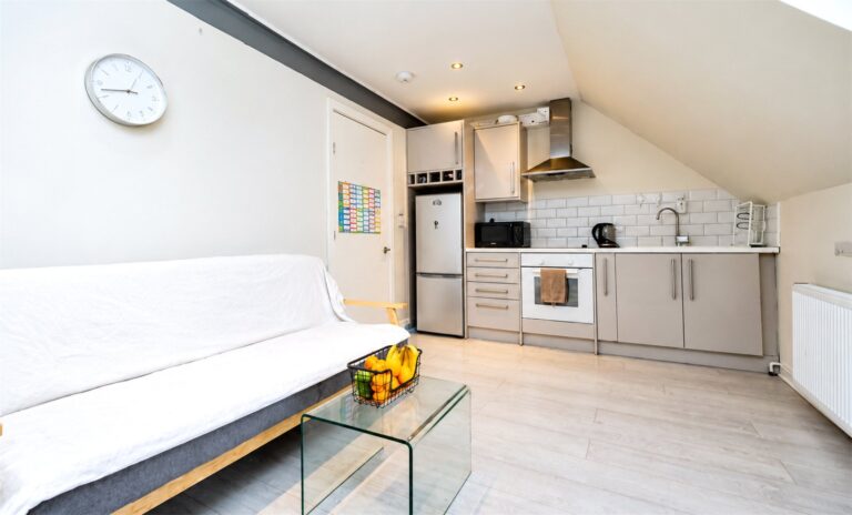 scrsah_scr240538_img_01.jpg Temple Road, East Croydon, CR0, photo 2