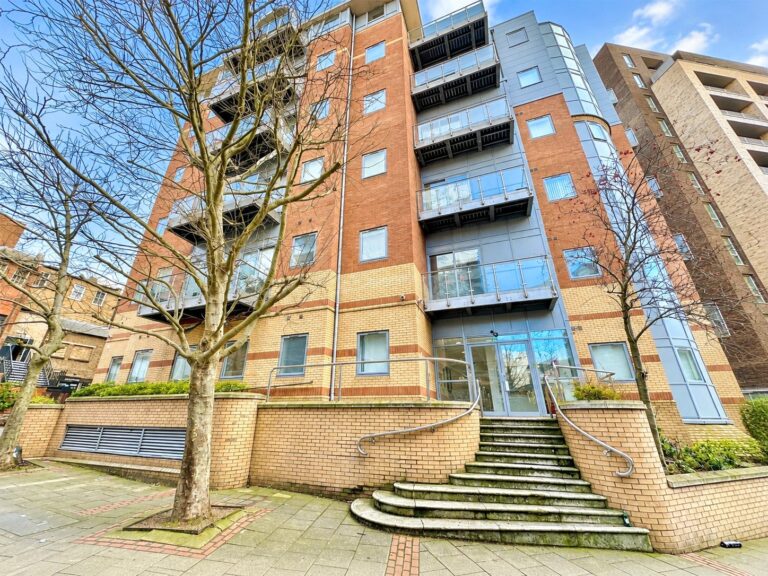 Scarbrook Road, Central Croydon, Croydon, photo 1