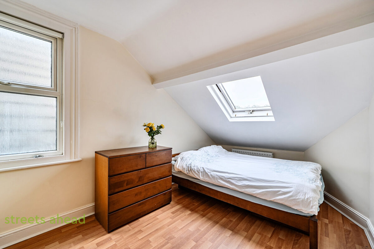 scrsah_scr260457_img_06.jpg Birdhurst Rise, South Croydon, CR2, photo 7