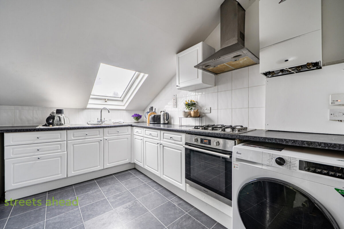 scrsah_scr260457_img_10.jpg Birdhurst Rise, South Croydon, CR2, photo 11