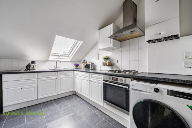scrsah_scr260457_img_10.jpg Birdhurst Rise, South Croydon, CR2, photo 11