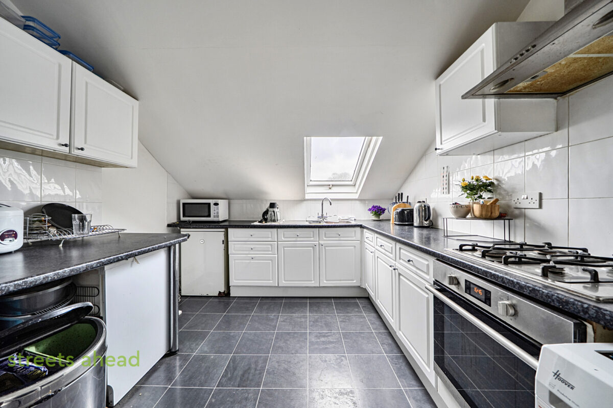 scrsah_scr260457_img_11.jpg Birdhurst Rise, South Croydon, CR2, photo 12