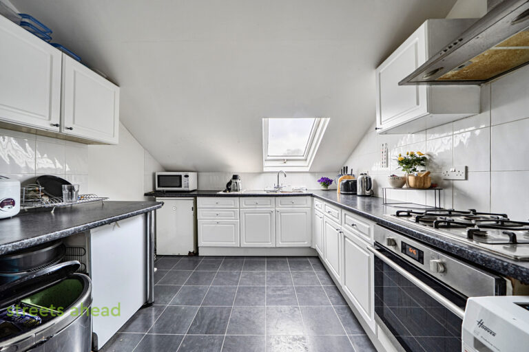 scrsah_scr260457_img_11.jpg Birdhurst Rise, South Croydon, CR2, photo 12