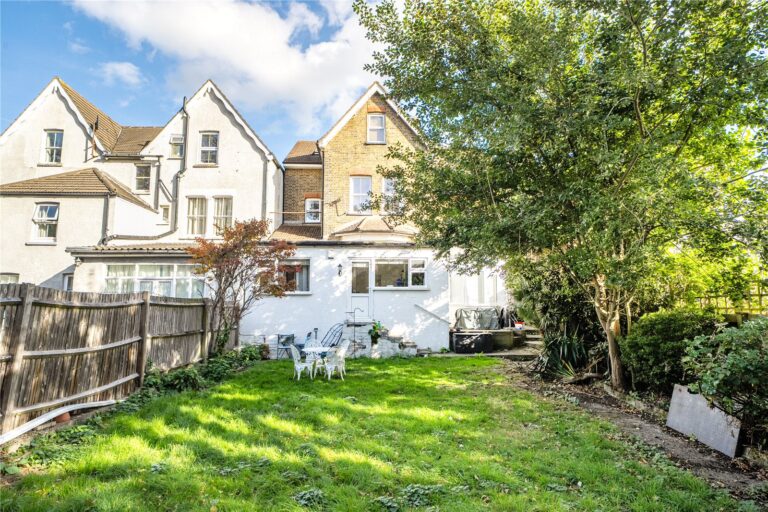 scrsah_scr260457_img_14.jpg Birdhurst Rise, South Croydon, CR2, photo 15