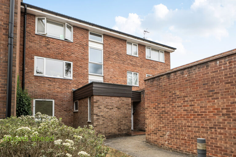 scrsah_scr260479_img_00.jpg Inglewood, Pixton Way, Croydon, photo 1