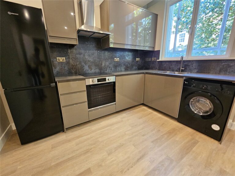 scrsah_scr260644_l_img_00.jpg North End, Croydon, photo 1