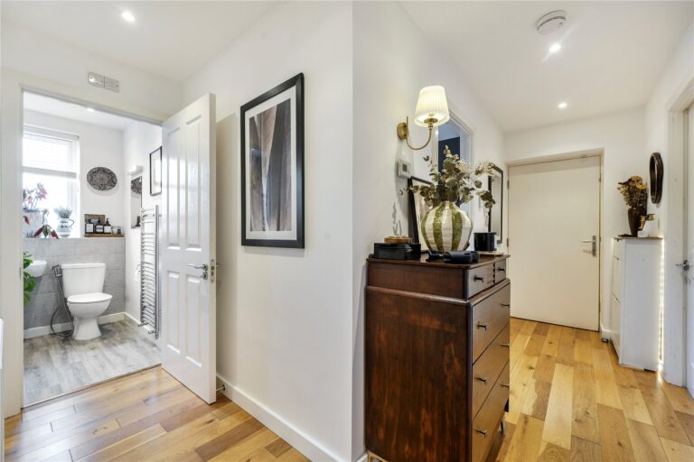 scrsah_scr260662_img_02.jpg Montacute Road, New Addington, Croydon, photo 3