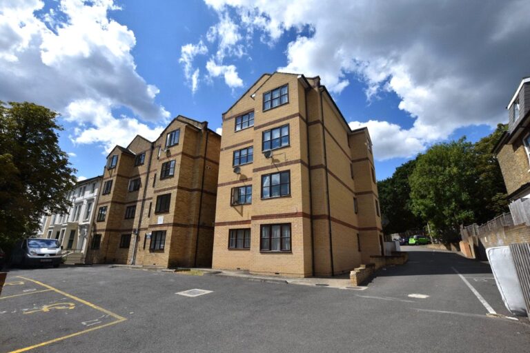 Croydon Road, London, photo 1
