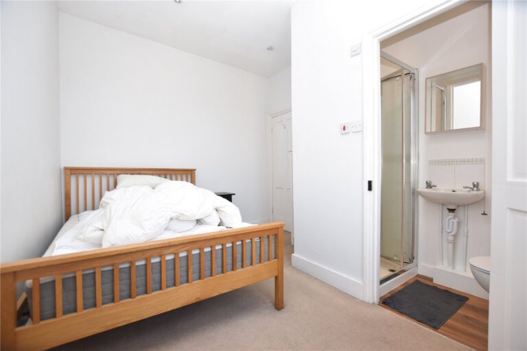 snwsah_snw240215_l_img_02.jpg Woodside Green, London, SE25, photo 3