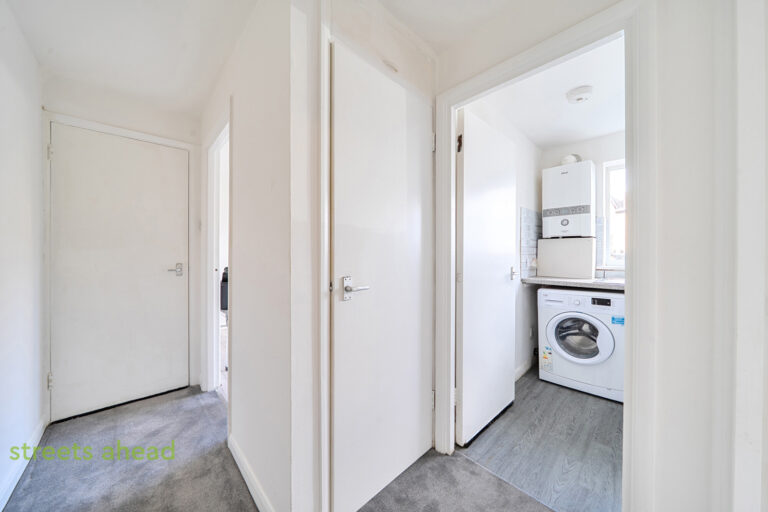 snwsah_snw240218_img_18.jpg Parry Road, London, SE25, photo 19