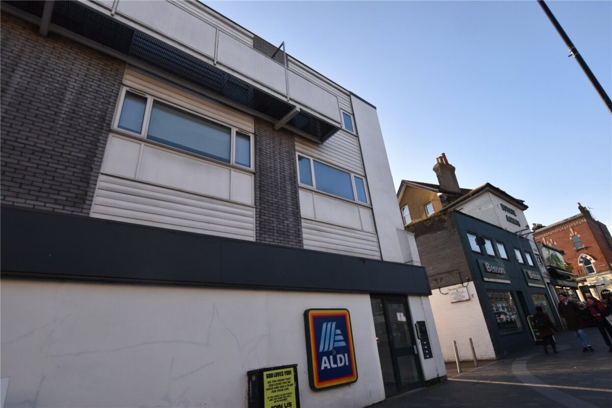 snwsah_snw250100_l_img_00.jpg Station Road, London, SE25, photo 1